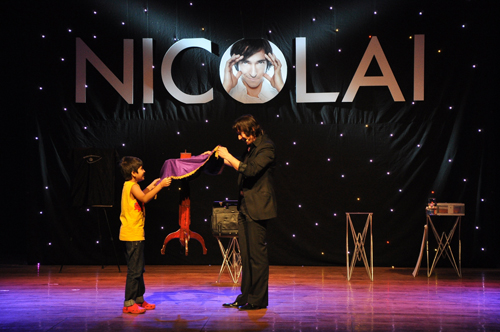 Nicolai Friedrich confounds with magical illusion 