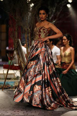 Lisa Haydon walks ramp for Monisha Jaising