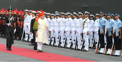 Narendra Modi inspecting the Guard of Honour at Red Fort