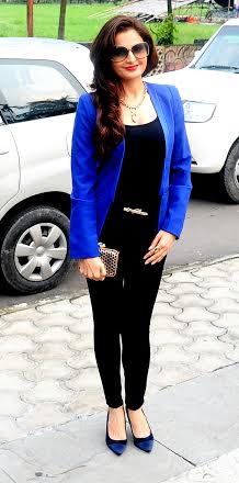 Monica inaugurates Glamzon Salon in Kolkata