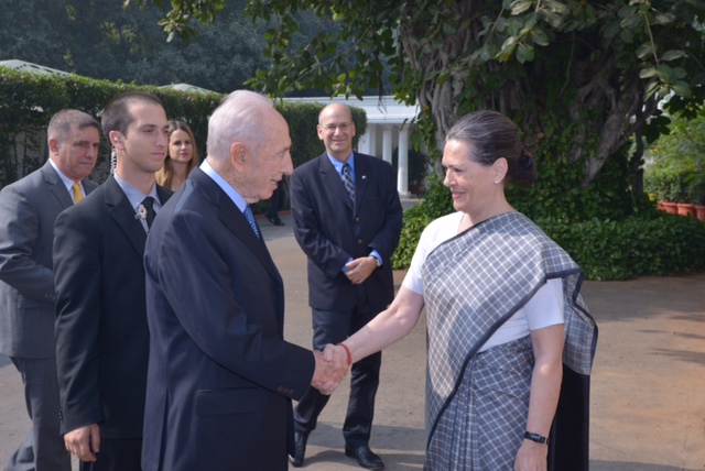 Ex-Israeli President Shimon Peres meets Sonia Gandhi