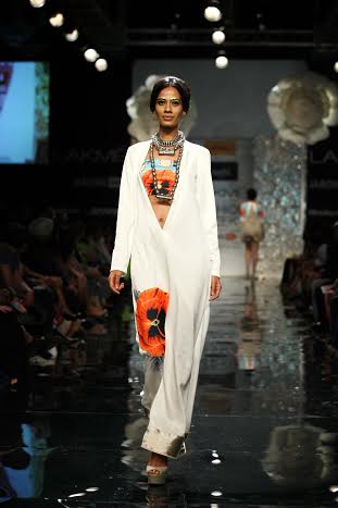 Shilpa Shetty walks the ramp at Lakme Fashion Week