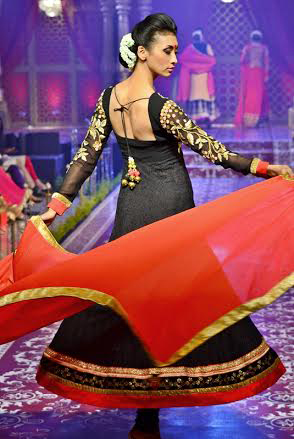 Prachi sizzles on the ramp