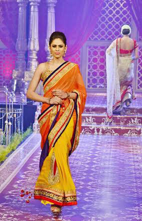 Prachi sizzles on the ramp