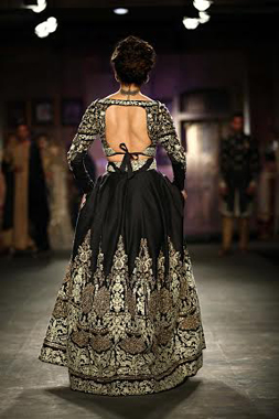 Kangana Ranaut walks for Anju Modi