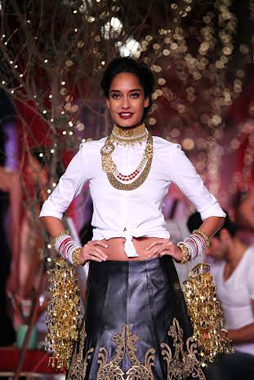 Lisa Haydon walks ramp for Monisha Jaising