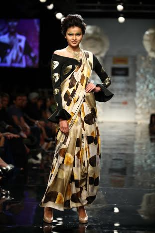 Shilpa Shetty walks the ramp at Lakme Fashion Week