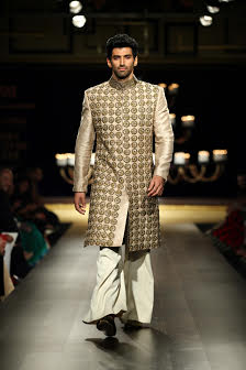 ICW Delhi: Aditya Roy Kapoor, Alia Bhatt walks ramp for Manish Malhotra