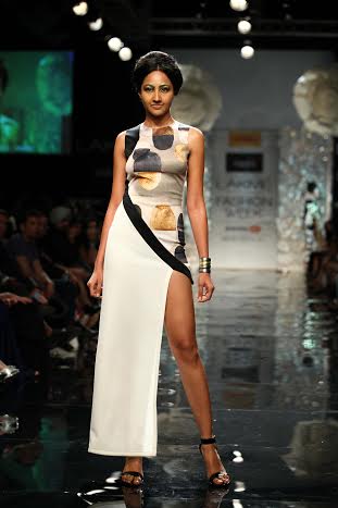 Shilpa Shetty walks the ramp at Lakme Fashion Week