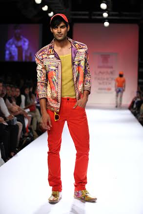 Designer Rizwan Beyg showcases collection at LFW