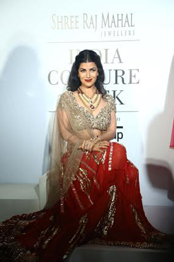 Malaika, Nimrat Kaur walk for Rina Dhaka