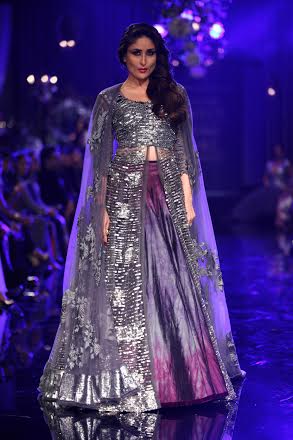 LFW Grand Finale: Kareena, Varun walk ramp for Manish Malhotra