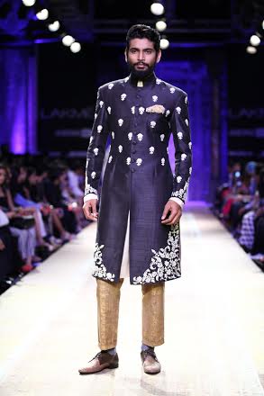 Jacqueline walks the ramp at Lakme Fashion Week