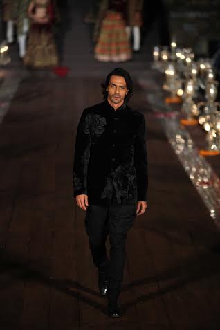 Rohit Bal showcases his collection at WLIFW 