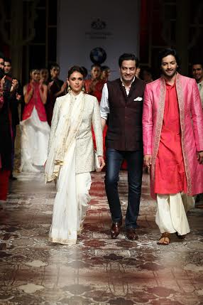 Raghavendra Rathore  showcases collection at Bridal Fashion Week