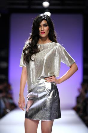 Kriti Sanon walks the ramp at Lakme Fashion Week 