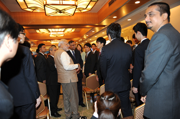 Japan: PM Modi plays drums 