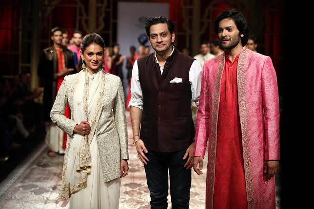 Raghavendra Rathore  showcases collection at Bridal Fashion Week