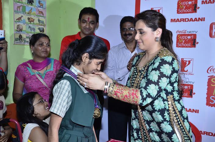 Rani pays visit to Mumbai school 