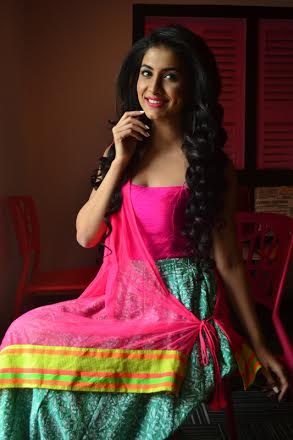 Kolkata hosts preview session of collection by 3 designers