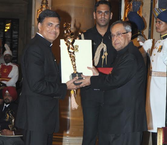 President confers National Sports Awards 