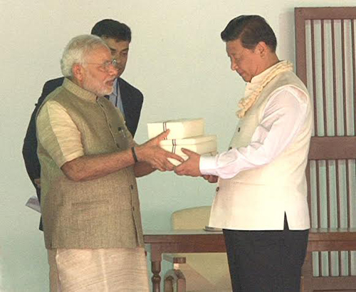 Modi hosts grand Gujarati fiesta for Chinese President