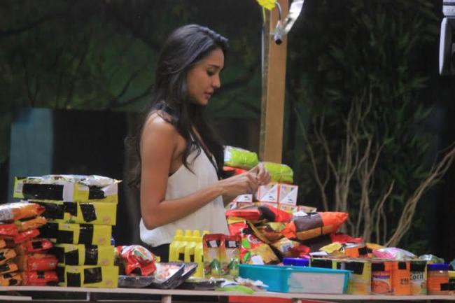 Lisa Haydon appears in Bigg Boss