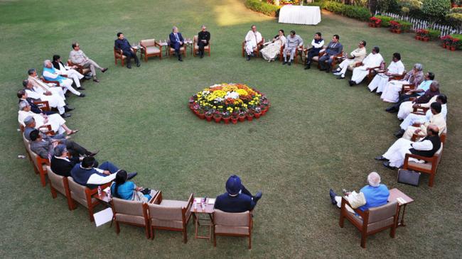 PM Modi meets CMs over Planning Commission