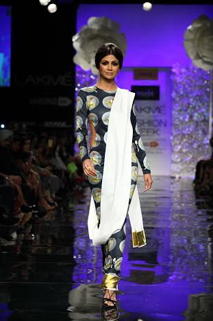 Shilpa Shetty walks the ramp at Lakme Fashion Week