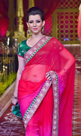 Prachi sizzles on the ramp