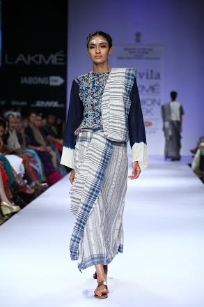 Konkona Sen Sharma walks the ramp at Lakme Fashion Week
