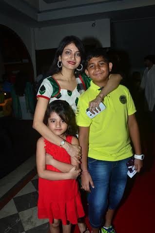 'Gogoler Kirti' premiers in Kolkata