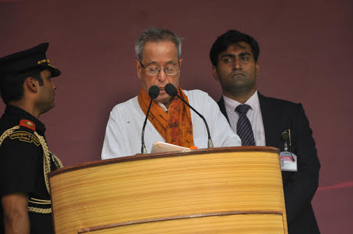 Pranab Mukherjee paying floral tributes to Mahatma Gandhi