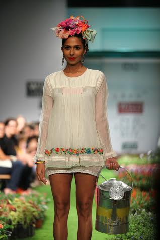 Aneeth Arora showcases designs at  WLIFW 