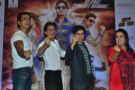 SRK celebrates 'Happy New Year' in Kolkata 