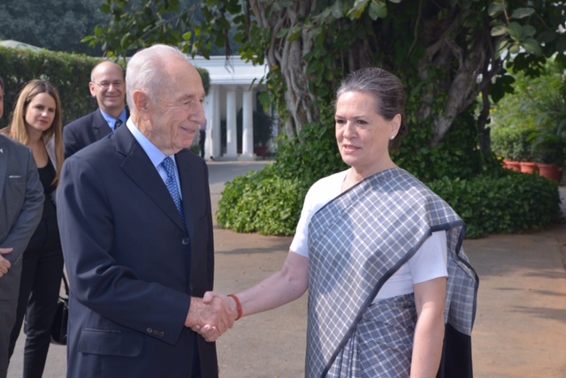 Ex-Israeli President Shimon Peres meets Sonia Gandhi
