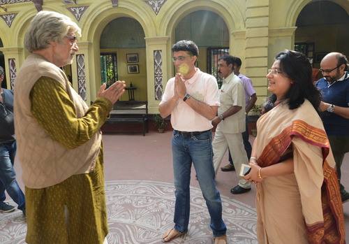 Sourav visits Big B on sets of 'Piku' 