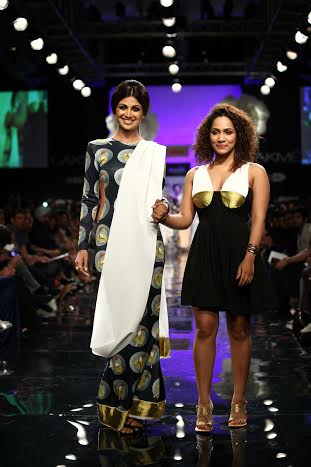 Shilpa Shetty walks the ramp at Lakme Fashion Week