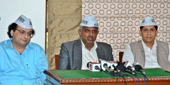 Sad to see Anna endorsing Mamata