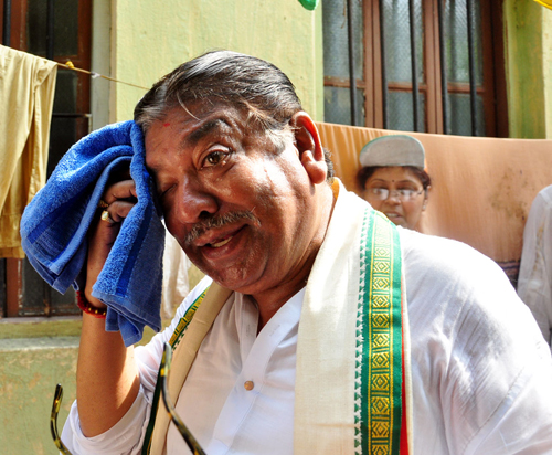 LS: Political leaders campaign in Kolkata