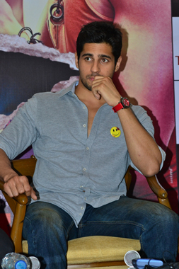 Actors Sidharth, Shraddha promote 'Ek Villain' in Kolkata