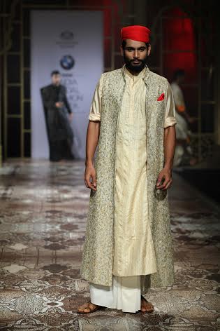 Raghavendra Rathore  showcases collection at Bridal Fashion Week
