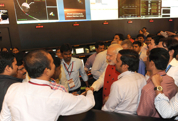 Modi congratulates ISRO scientists on Mars Mission success 
