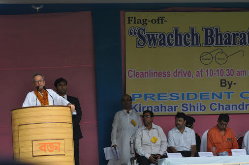 Pranab Mukherjee paying floral tributes to Mahatma Gandhi