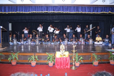 Students put up musical performance with throwaway items