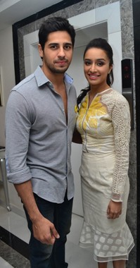 Actors Sidharth, Shraddha promote 'Ek Villain' in Kolkata