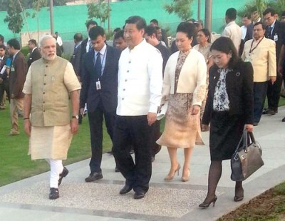 Modi hosts grand Gujarati fiesta for Chinese President
