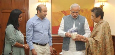 PM receives personal belongings of Sardar Patel