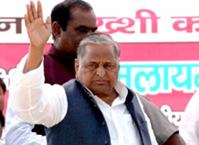EC warns Mulayam over threat to teachers