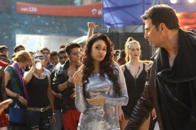 Akshay strives hard for National Award in 'The Shaukeens'